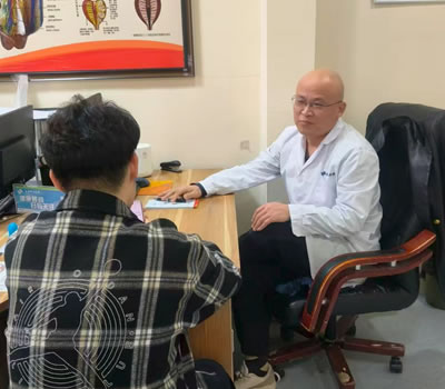 西宁市|男科医师高朋磊：守护男性健康，专业男科诊疗